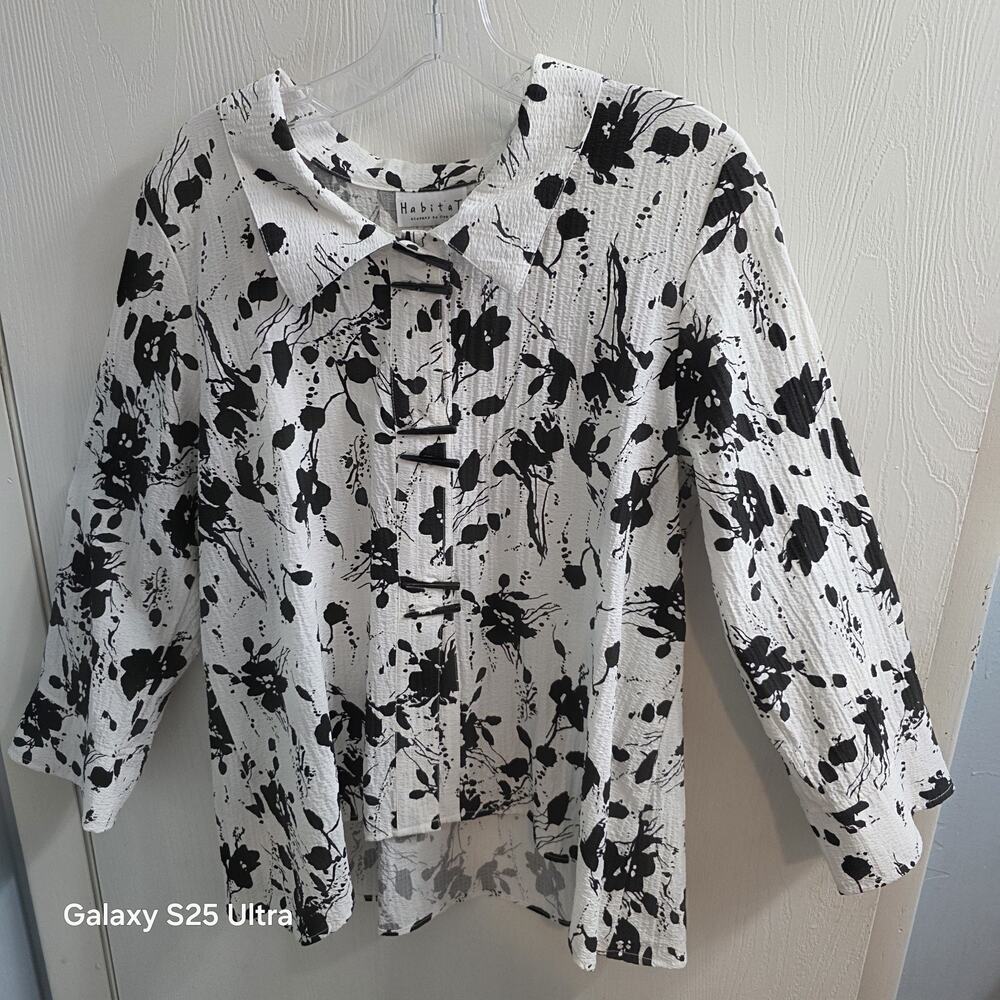 Habitat Top Women's M Tunic Blouse Toggle Buttons Oversized Floral Abstract